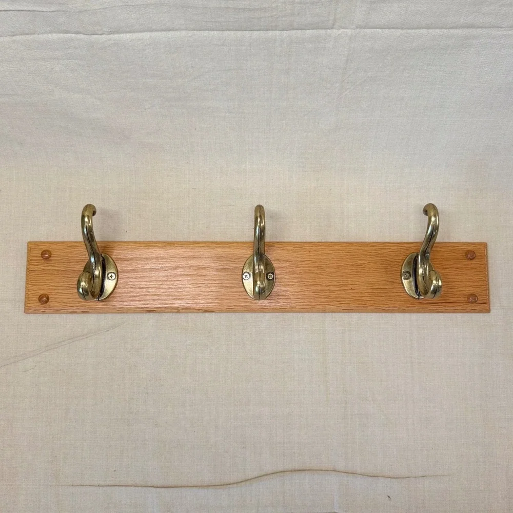 Vintage‎ Oak Wood Wall Mounted Coat Rack 3 Brass Hooks Entryway Mudroom 80s